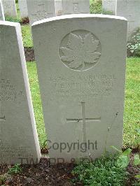 Etaples Military Cemetery - Muttart, J F